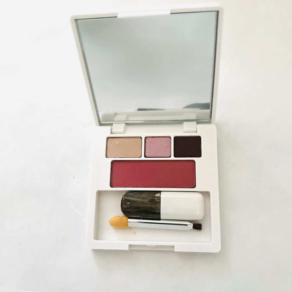 NWT Clinique Compact Eyeshadow & Blush Palette